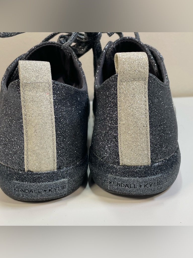Kendall + Kylie Olea Glitter Sneakers Pewter Low Top Lace Up Womens Size 9.5 — image 4 of 7